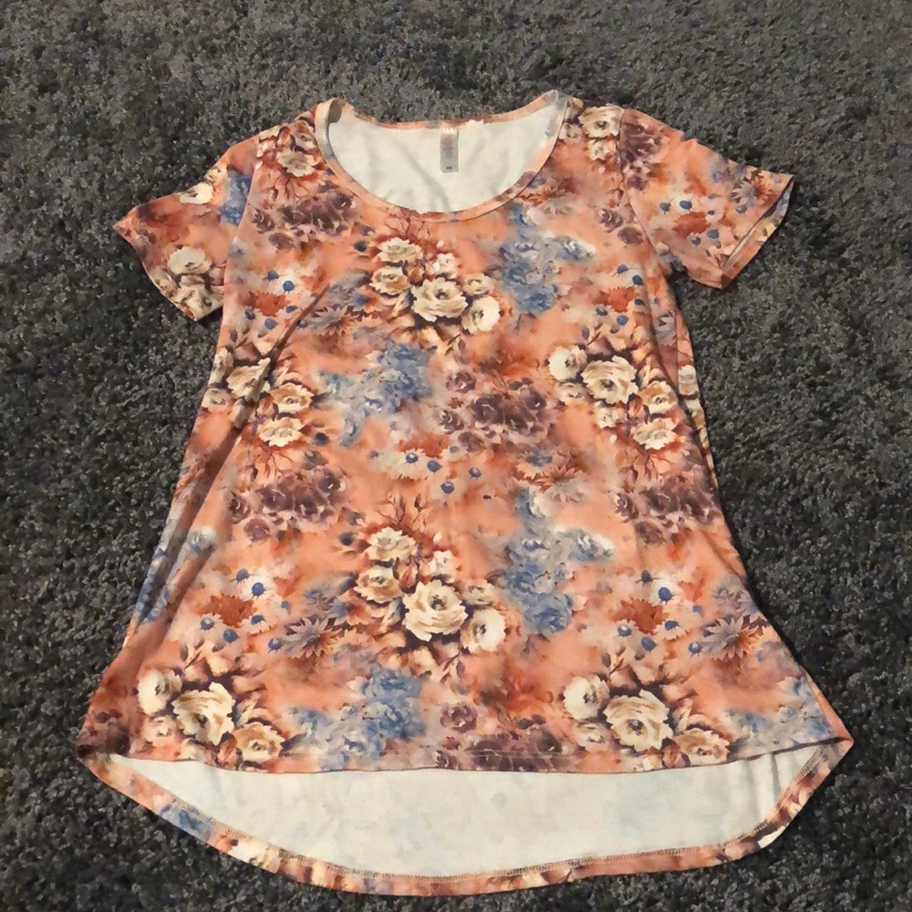 A cute floral top!!